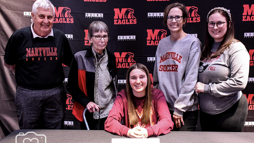 Kristen Burns Commits To Play Soccer at Maryville College